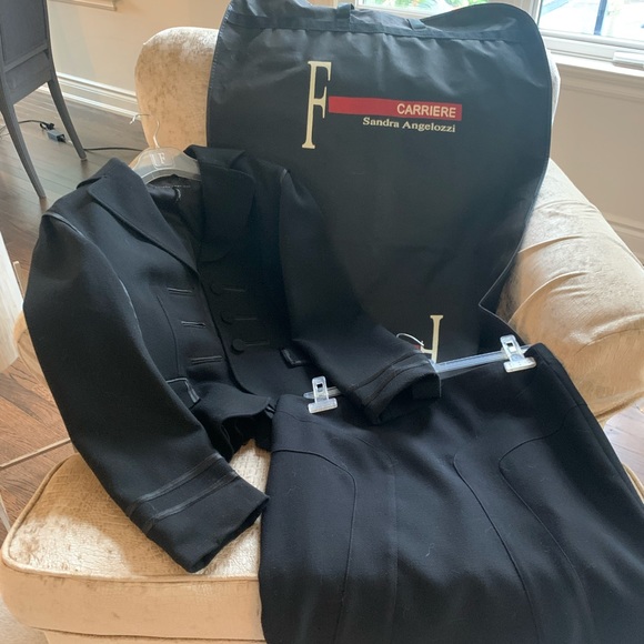 Classic Carreire Sandra Angelozzi Suit - Picture 2 of 8